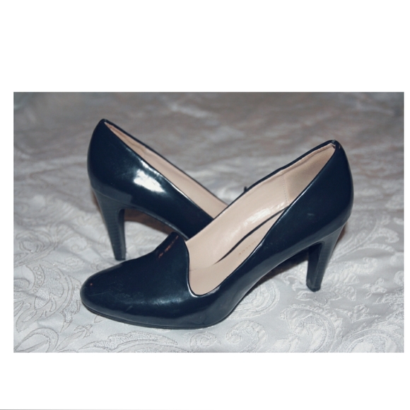 Ann Marino by Bettye Muller dark BLUE heels - Picture 2 of 8